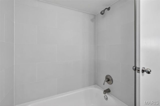 10124 Tamworth Drive, St Louis, MO 63136