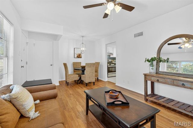 10124 Tamworth Drive, St Louis, MO 63136