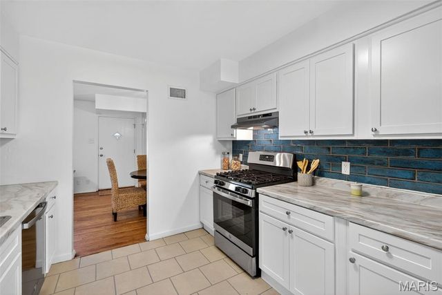 10124 Tamworth Drive, St Louis, MO 63136