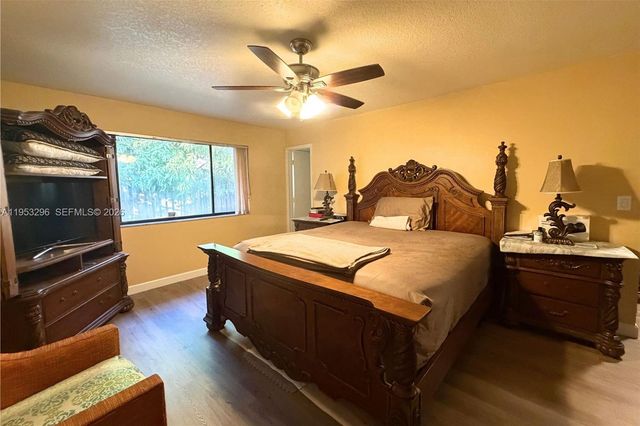 8201 NW 53rd St, Lauderhill, FL 33351