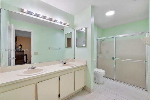 8201 NW 53rd St, Lauderhill, FL 33351