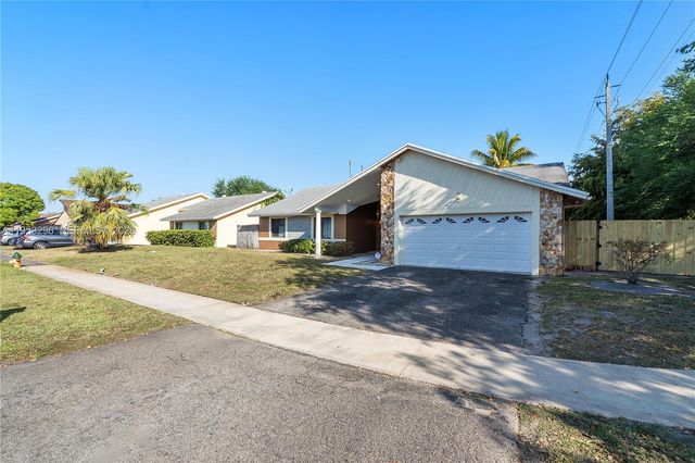 8201 NW 53rd St, Lauderhill, FL 33351