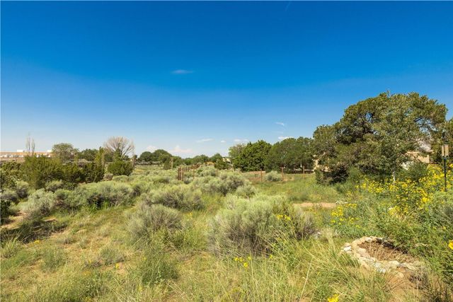 2328 Calle Camarico, Santa Fe, NM 87505