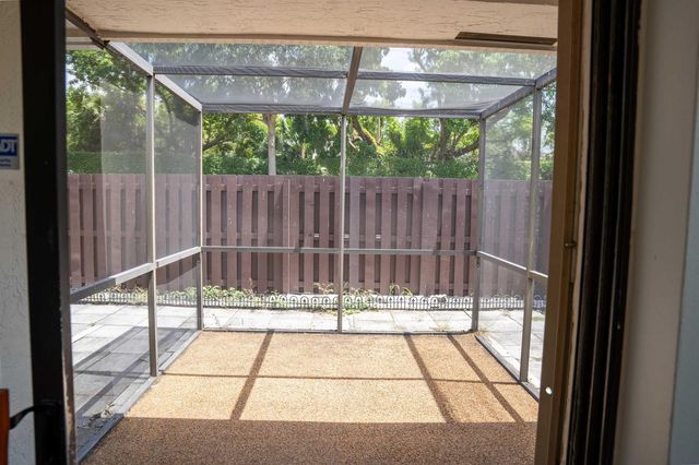 5267 Jog Lane, Delray Beach, FL 33484