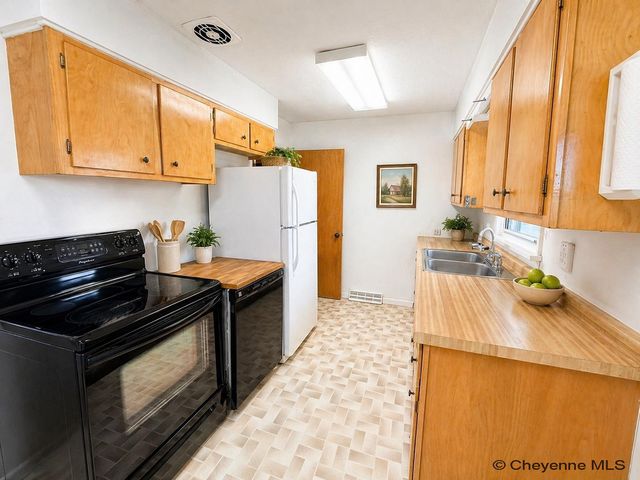 3331 BELAIRE AVE, Cheyenne, WY 82001