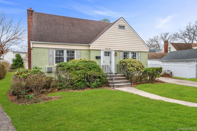 48 Sperry Court, New Hyde Park, NY 11040