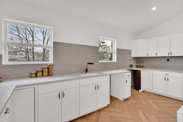 48 Sperry Court, New Hyde Park, NY 11040