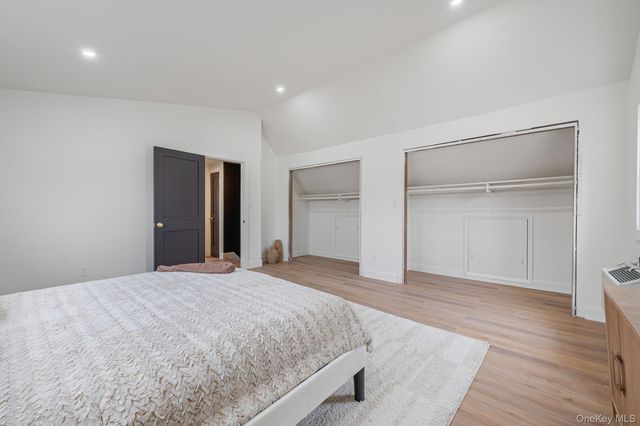 48 Sperry Court, New Hyde Park, NY 11040