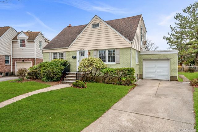 48 Sperry Court, New Hyde Park, NY 11040