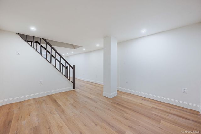 48 Sperry Court, New Hyde Park, NY 11040