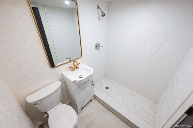 48 Sperry Court, New Hyde Park, NY 11040