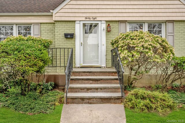 48 Sperry Court, New Hyde Park, NY 11040