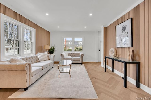 48 Sperry Court, New Hyde Park, NY 11040