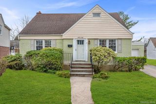 48 Sperry Court, New Hyde Park, NY 11040
