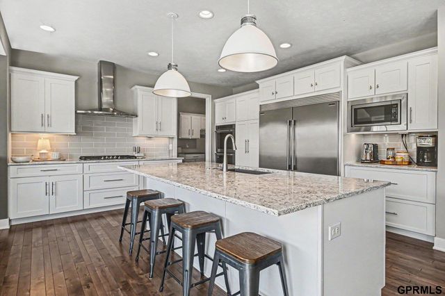 3865 S 207th Street, Omaha, NE 68022