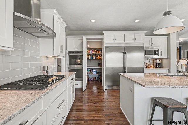 3865 S 207th Street, Omaha, NE 68022