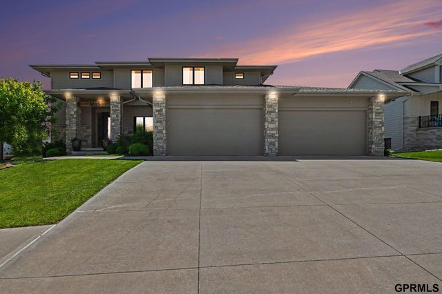 3865 S 207th Street, Omaha, NE 68022