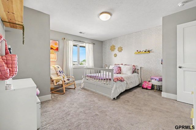 3865 S 207th Street, Omaha, NE 68022