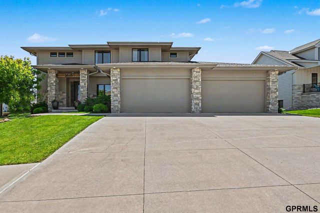 3865 S 207th Street, Omaha, NE 68022
