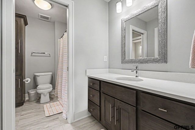 3865 S 207th Street, Omaha, NE 68022