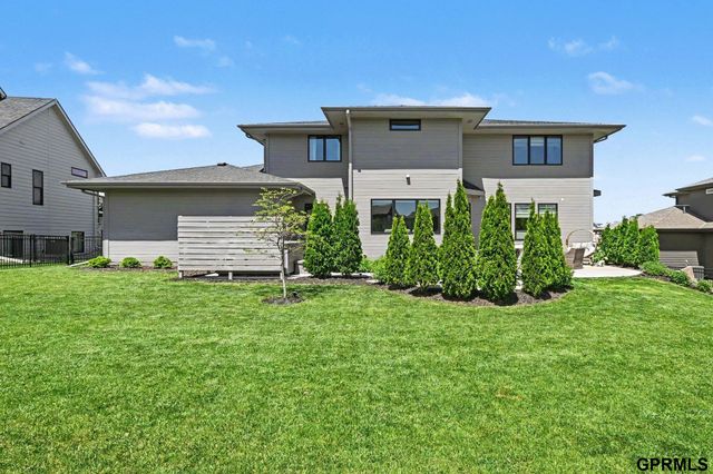 3865 S 207th Street, Omaha, NE 68022