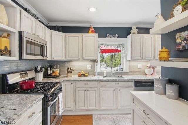 61 Lake Rd, Morris Twp., NJ 07960