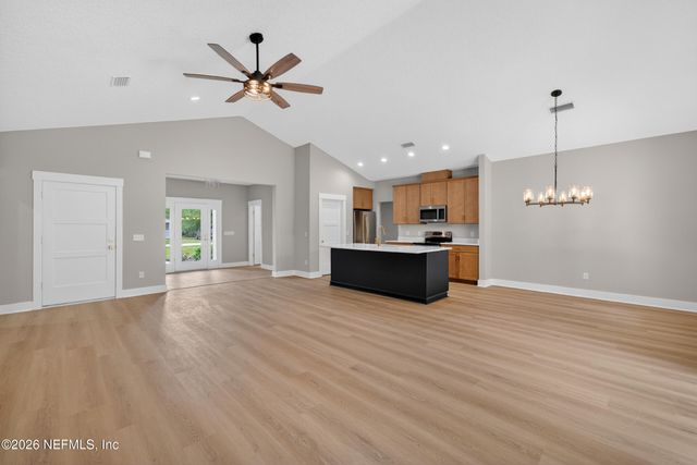 464 E SHUEY Avenue, Macclenny, FL 32063