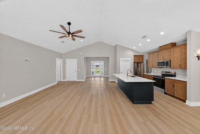 464 E SHUEY Avenue, Macclenny, FL 32063