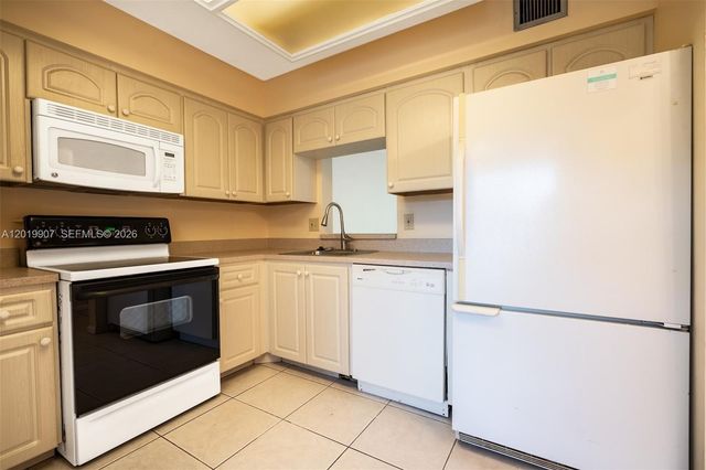 260 NW 76th Ave 404, Margate, FL 33063