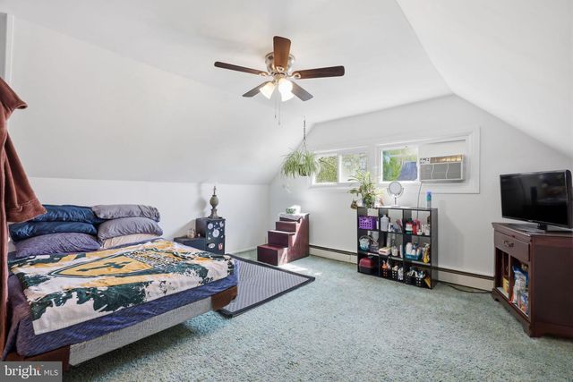 17 NEEDLEPINE LN, Levittown, PA 19054