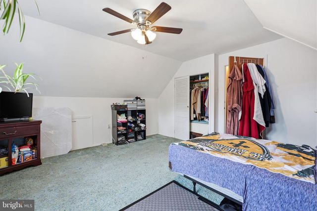 17 NEEDLEPINE LN, Levittown, PA 19054