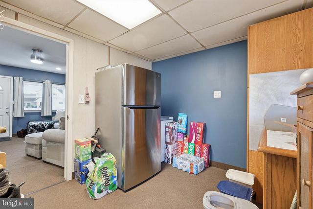 17 NEEDLEPINE LN, Levittown, PA 19054