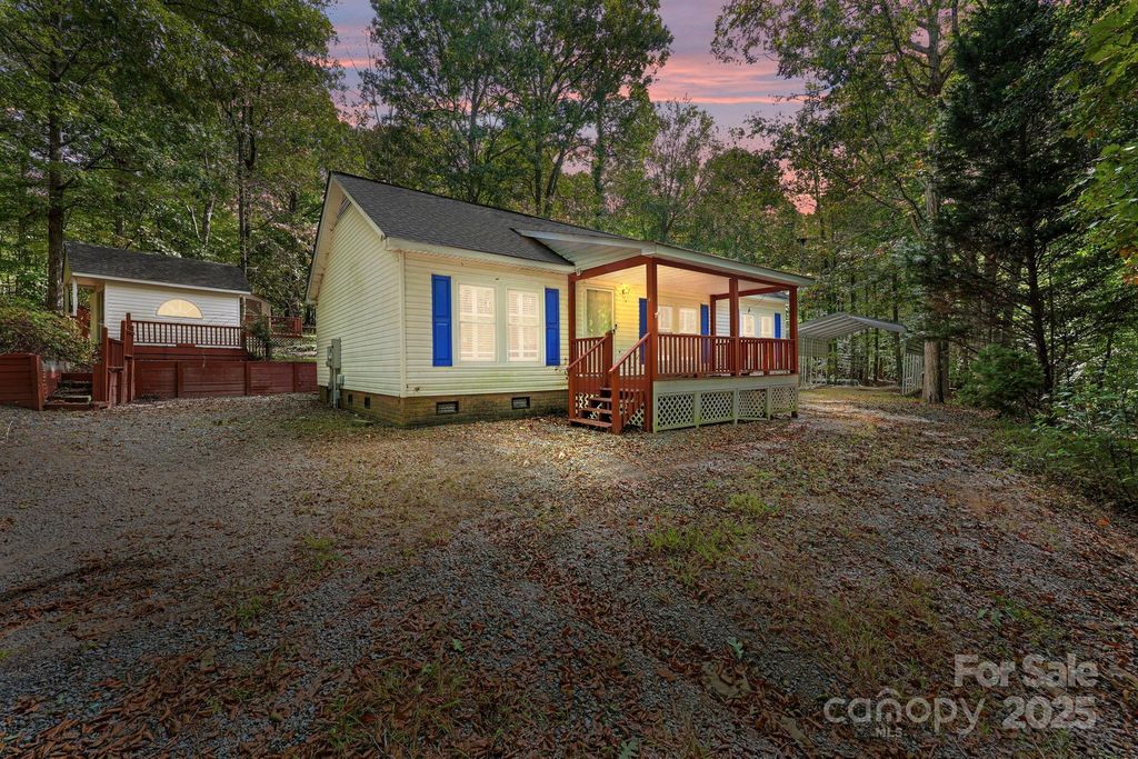 38692 Smoke Ridge Road, New London, NC 28127
