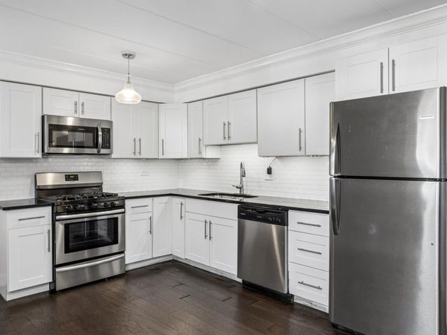 6136 S Kensington Avenue D, Countryside, IL 60525