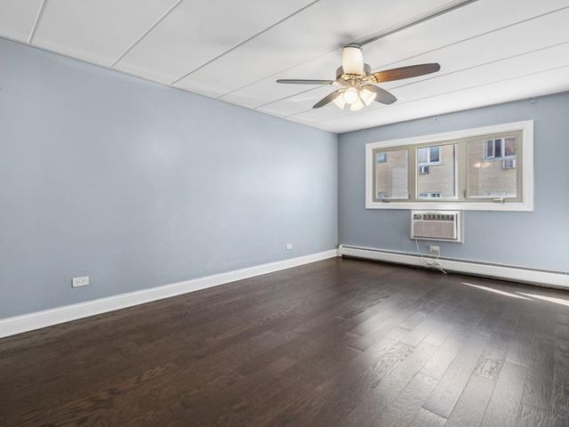 6136 S Kensington Avenue D, Countryside, IL 60525