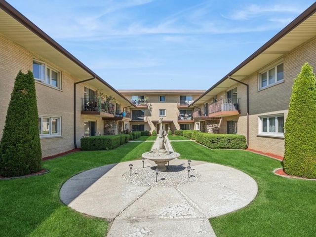 6136 S Kensington Avenue D, Countryside, IL 60525