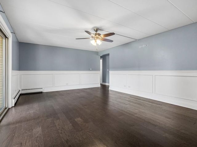 6136 S Kensington Avenue D, Countryside, IL 60525