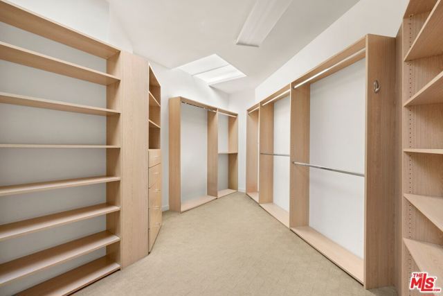 10549 Rocca Place, Los Angeles, CA 90077