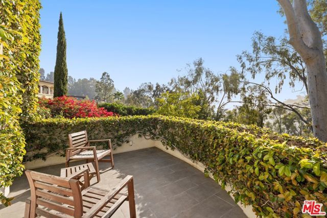 10549 Rocca Place, Los Angeles, CA 90077