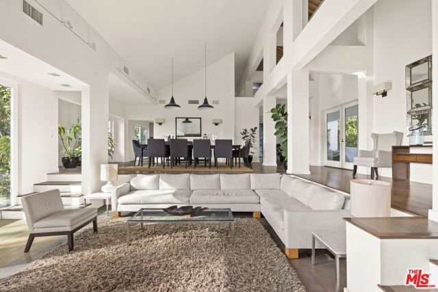 10549 Rocca Place, Los Angeles, CA 90077