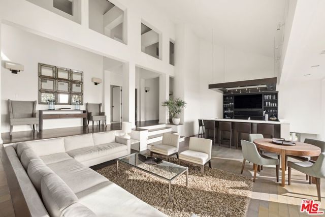 10549 Rocca Place, Los Angeles, CA 90077