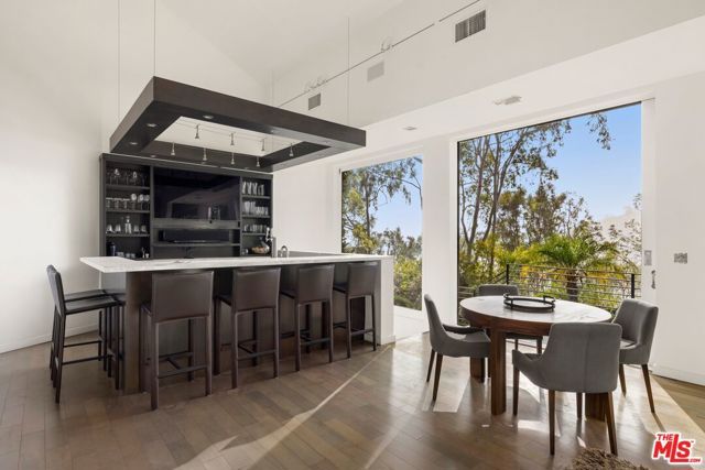 10549 Rocca Place, Los Angeles, CA 90077