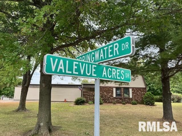 2 Springwater Drive, Jacksonville, IL 62650