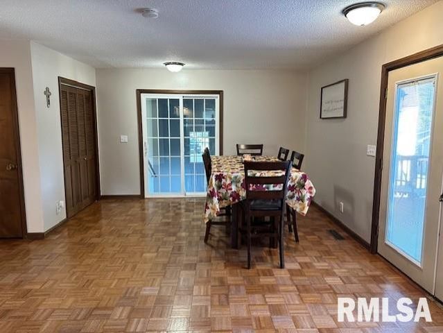 2 Springwater Drive, Jacksonville, IL 62650