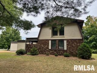 2 Springwater Drive, Jacksonville, IL 62650