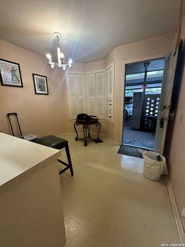 8415 Fredericksburg Rd Apt 402, San Antonio, TX 78229