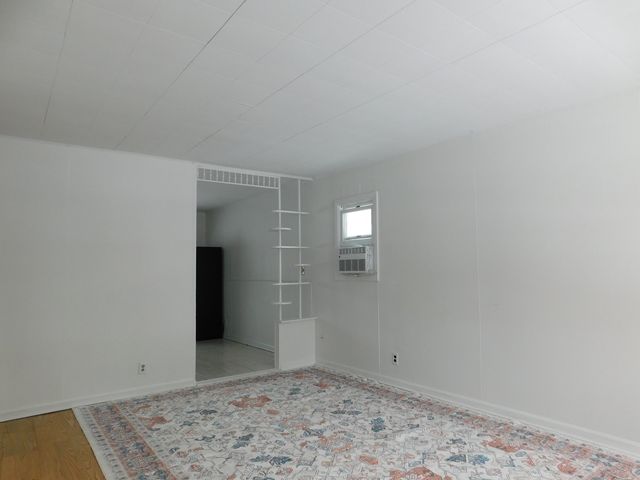 33 Hawthorne Lane, Streamwood, IL 60107