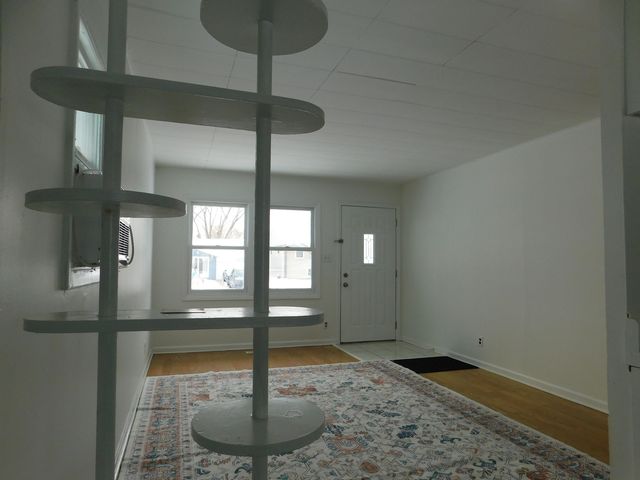 33 Hawthorne Lane, Streamwood, IL 60107