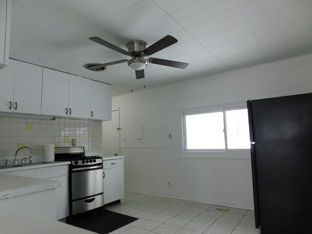 33 Hawthorne Lane, Streamwood, IL 60107