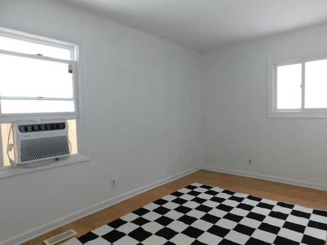 33 Hawthorne Lane, Streamwood, IL 60107